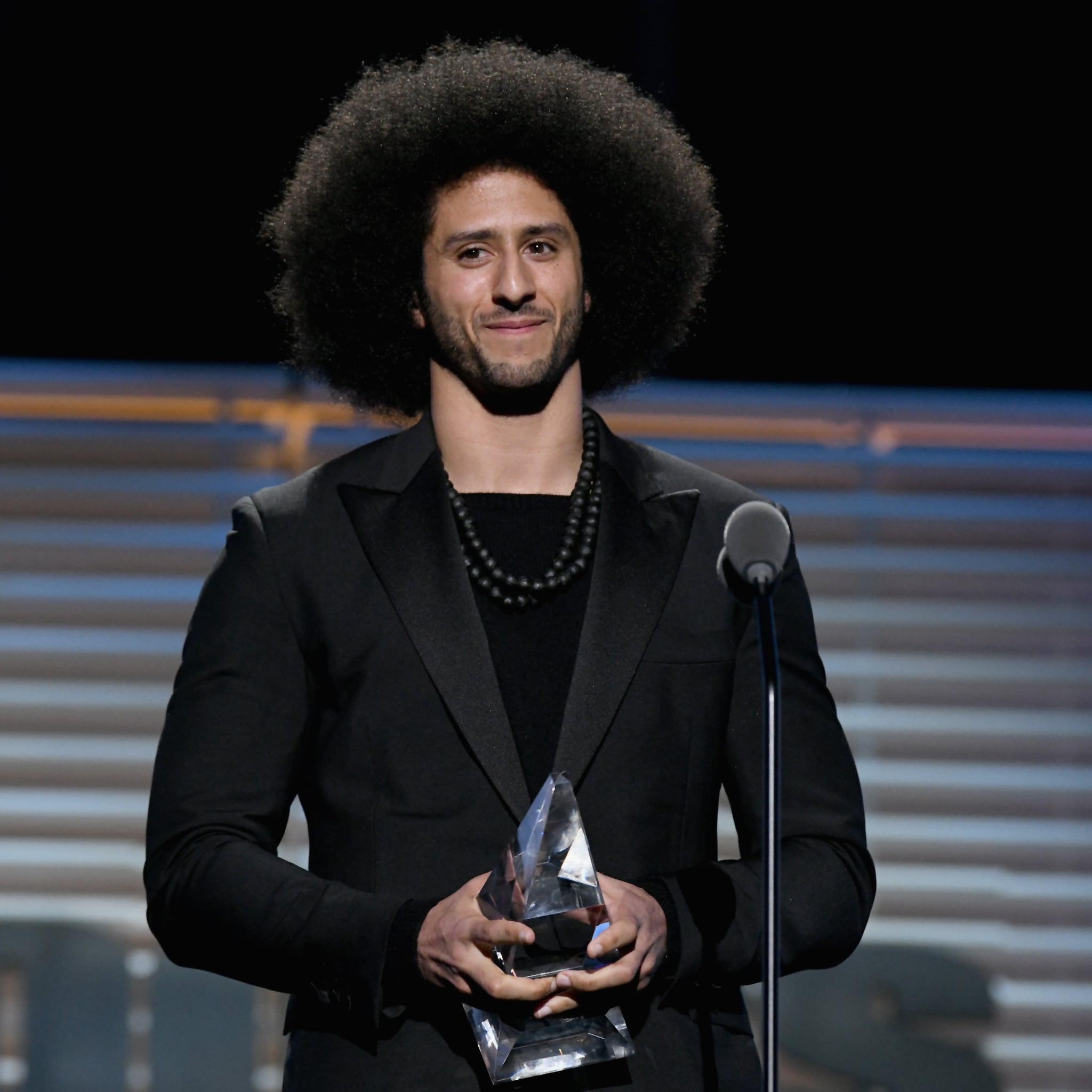 Contaminar Creo que estoy enfermo espíritu Celeb Reactions to Colin Kaepernick's Nike Campaign | POPSUGAR News