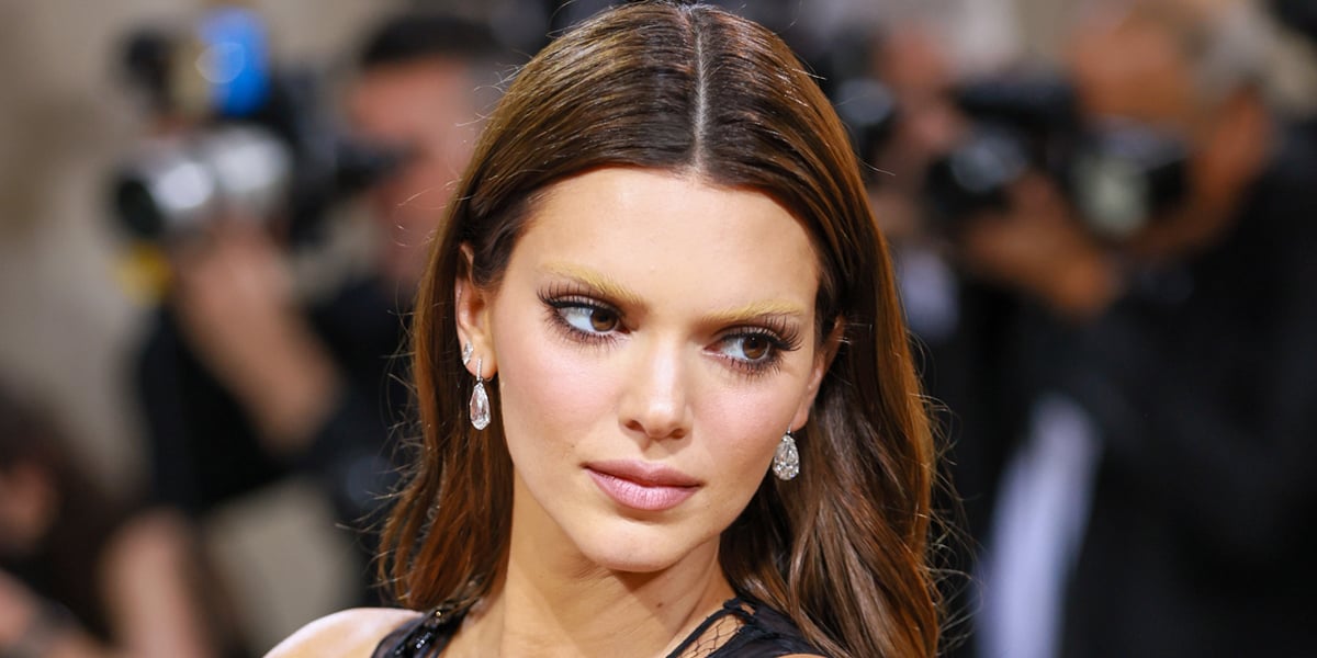 Kendall Jenners Bleached Eyebrows At The 2022 Met Gala Popsugar Beauty