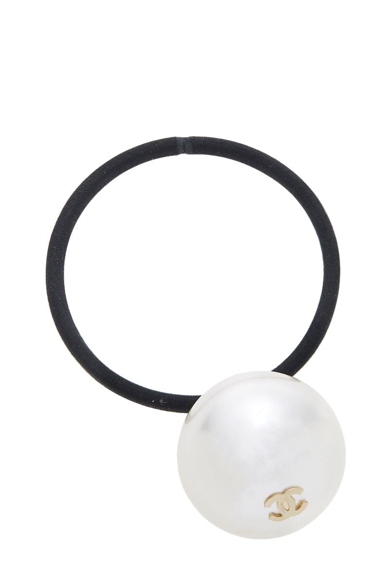 Chanel Pearl Hair Tie  100 Vintage and Secondhand Chanel Pieces Were  Losing Our Minds Over  POPSUGAR Fashion Photo 19