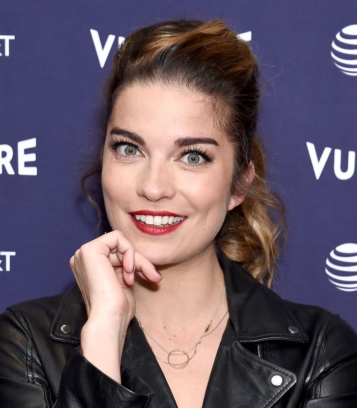 Annie Murphy's Bold Red Lip at the 2018 Vulture Festival | Annie Murphy ...