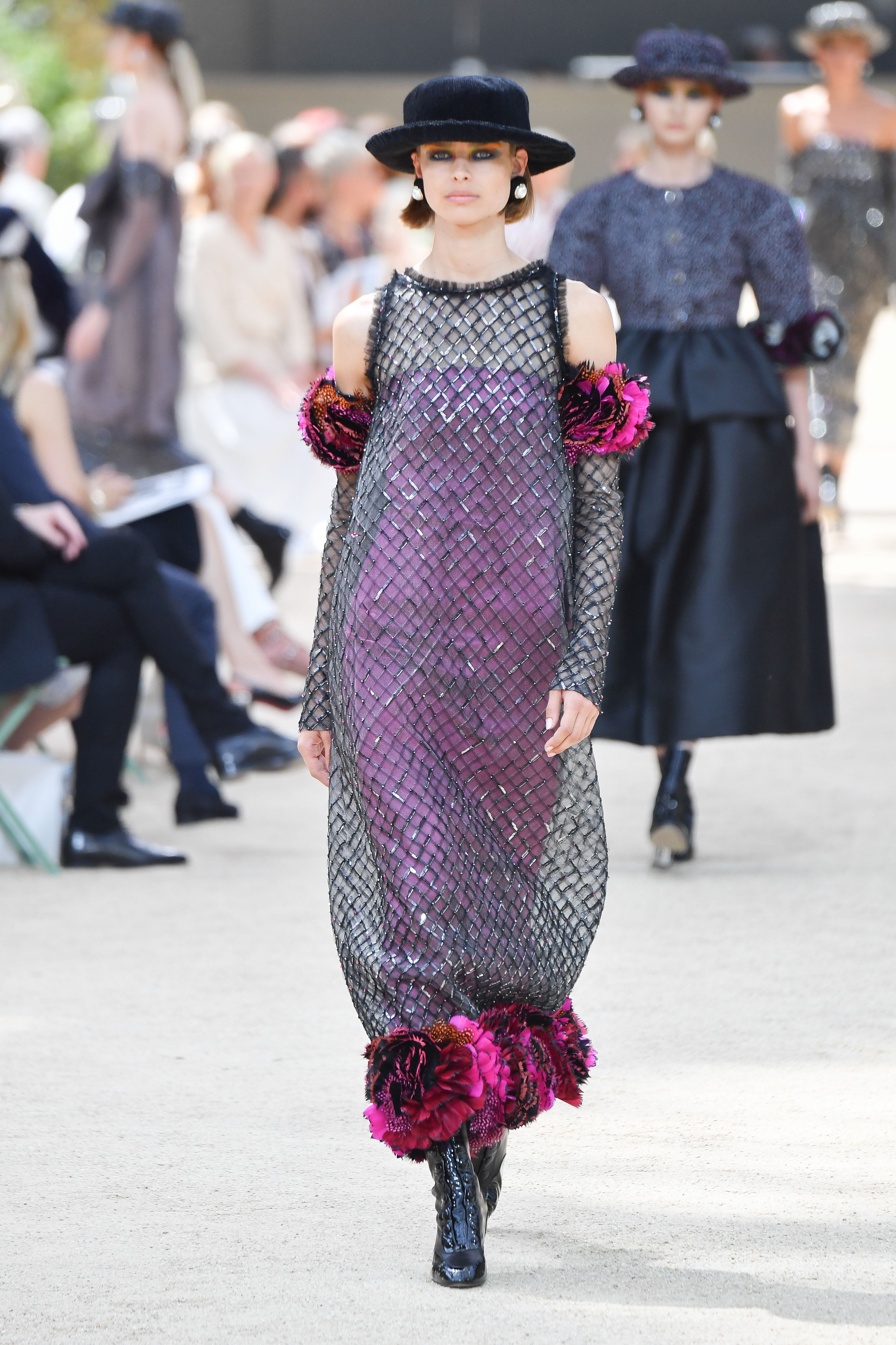 Chanel outfits on celebrities attending Chanel Haute Couture Fall-Winter  2017/18 - ZOE Magazine