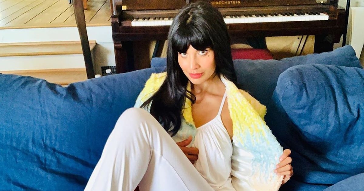 Jameela Jamil Is Relatable as Hell For the Emmys, Wearing No Bra, No Heels