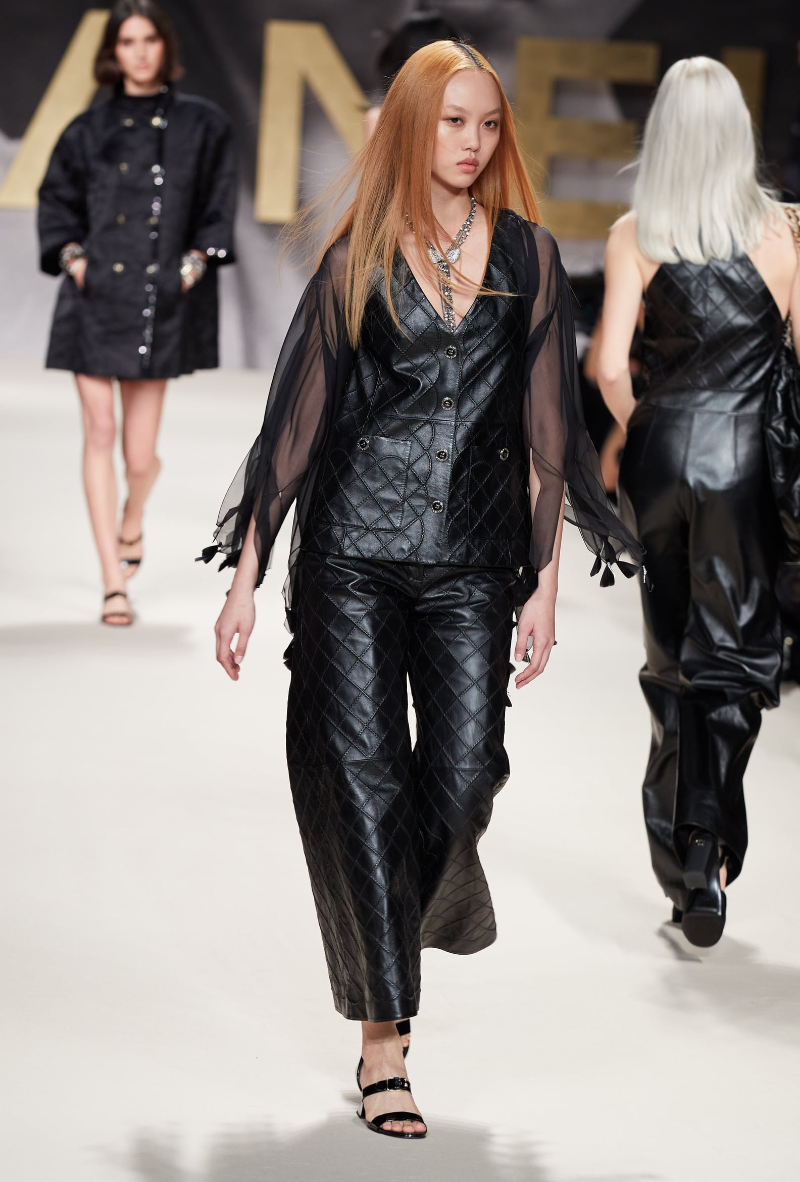 Chanel's SS22 Show Was a Throwback to the '90s Runway | PS Fashion