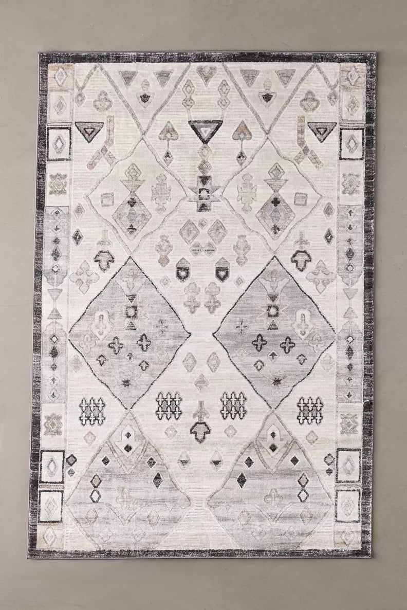 A Vintage Look: Zalia Tufted Rug