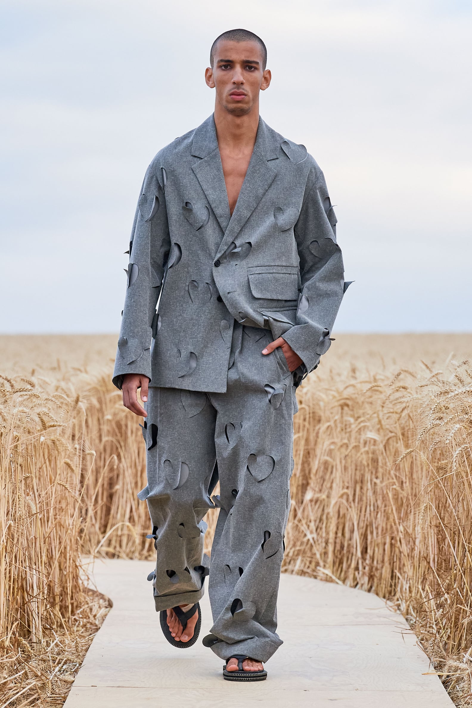 Jacquemus's Spring/Summer 2021 Show Was in a Wheat Field | PS Fashion
