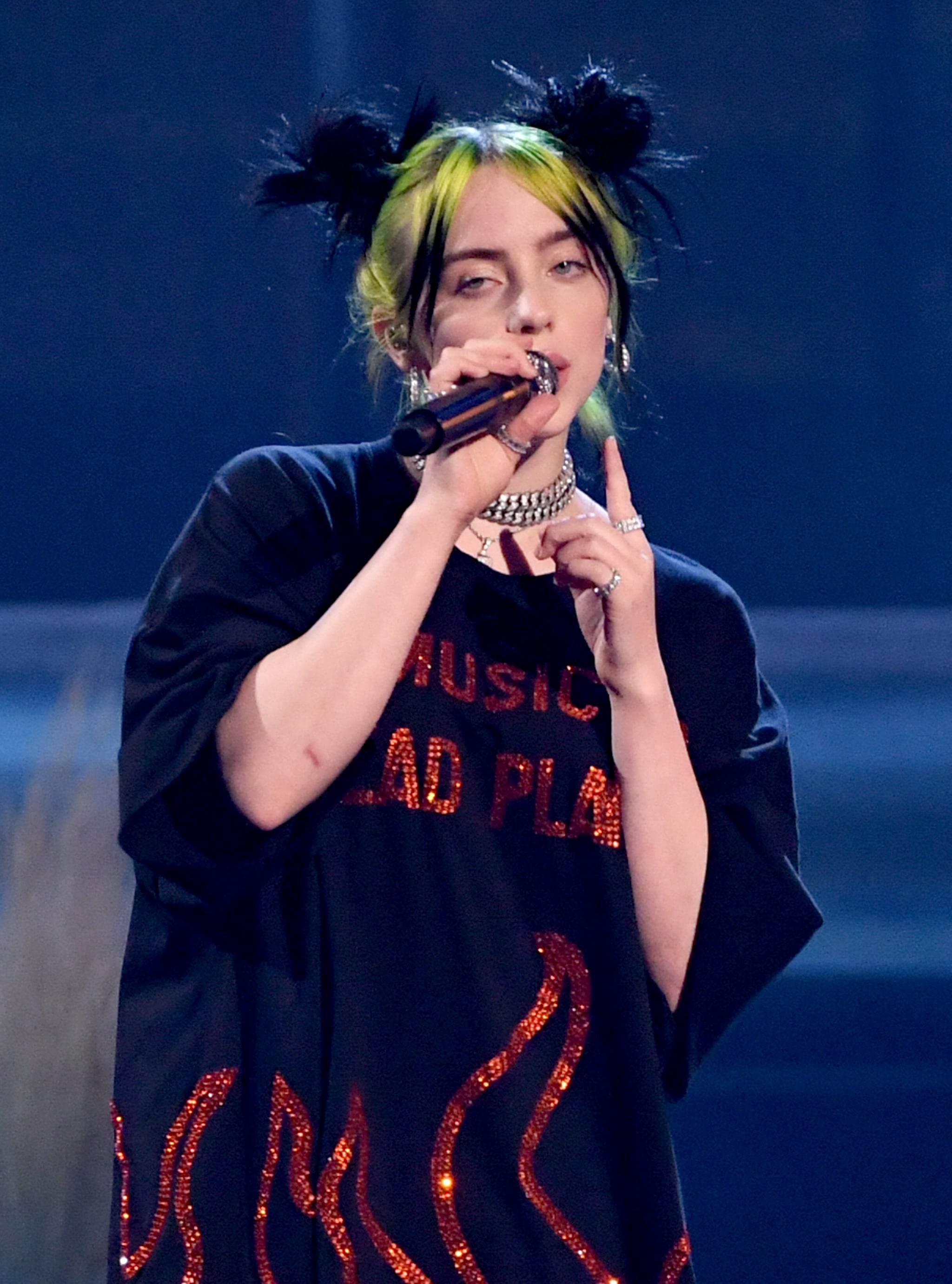 Billie Eilish S 2019 American Music Awards Performance Video Popsugar Entertainment