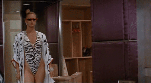 She pulls off this insane outfit in Overboard.