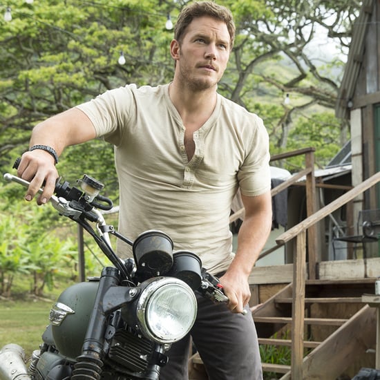 Chris Pratt in Tight T-Shirt in Jurassic World | GIFs