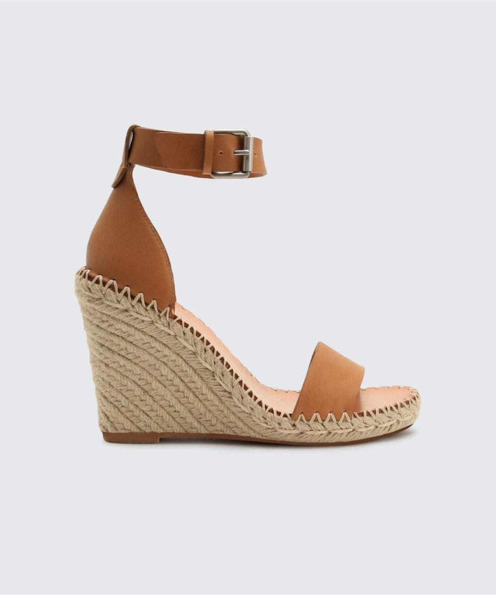 Dolce Vita Noor Wedges The 75 Holiday Outfit That s Got Kate