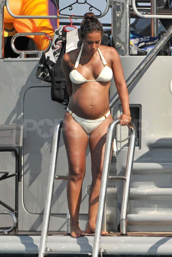 Pregnant Alicia Keys rocked a bikini while honeymooning with Swizz Beatz in France in 2010.