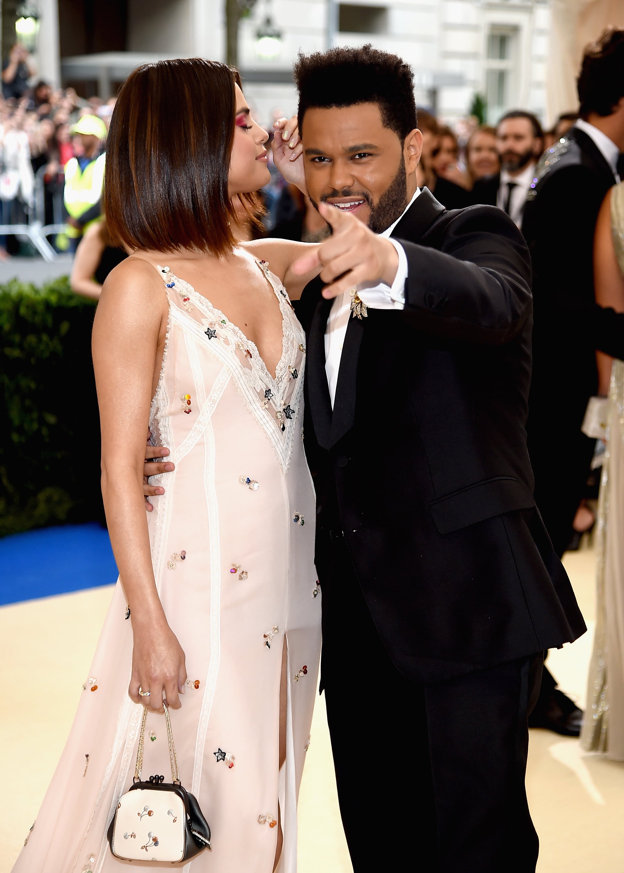The Weeknd & Selena Gomez Couple Up At The 2017 Met Gala – Laguna