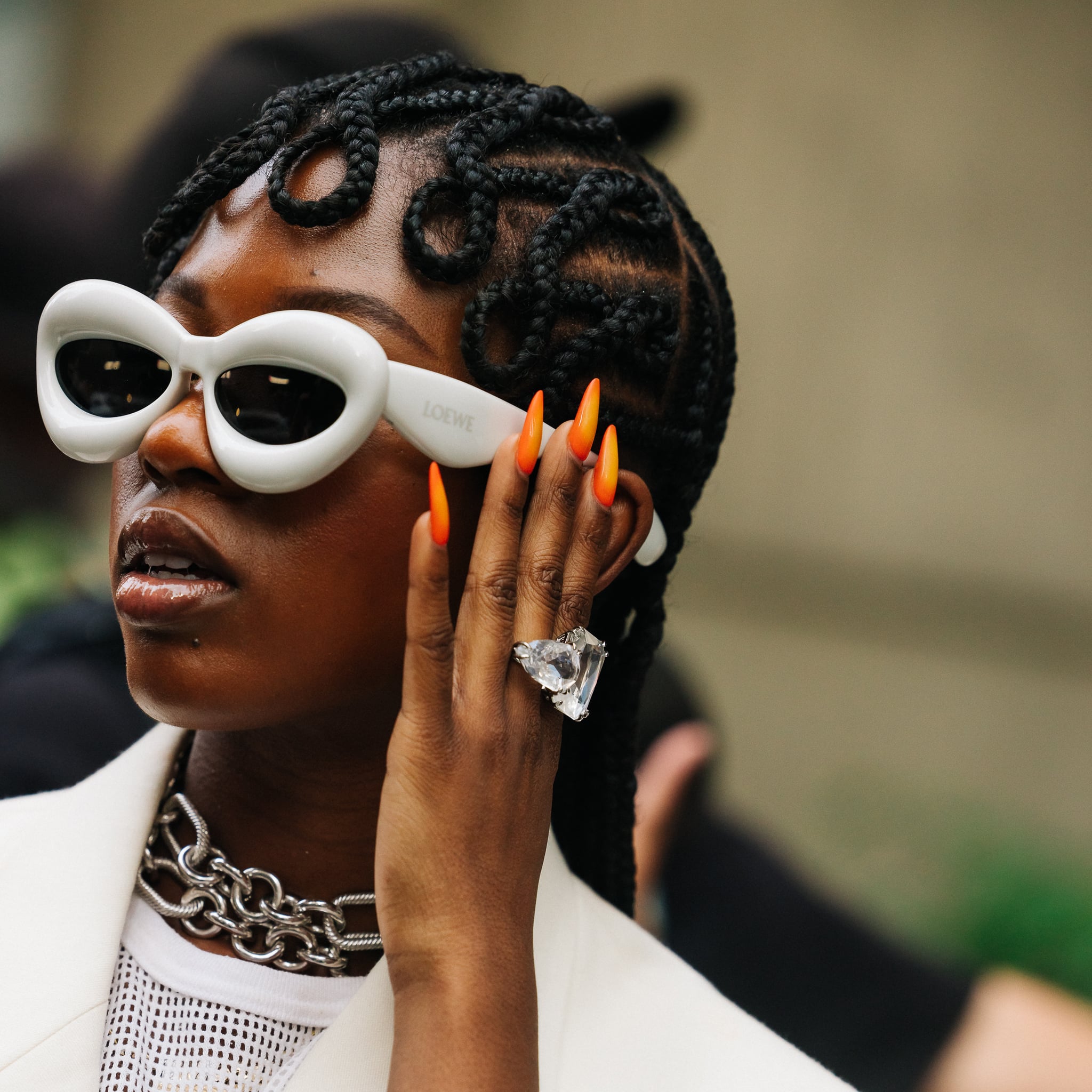 A Guide to Curtain Bangs, Microbangs, and