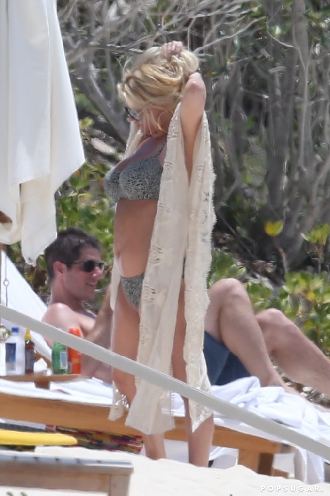 Jessica Simpson flaunts body in leopard print bikini on Bahamas getaway