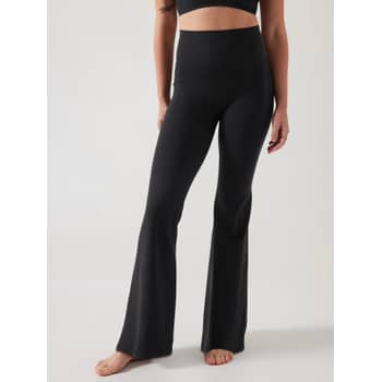 StayAtHome Outfits: 11 Ways To Wear Athleta's Foldover Waist Sweatpants  Wide  leg pants outfit, Wide leg yoga pants, Wide leg yoga pants outfit