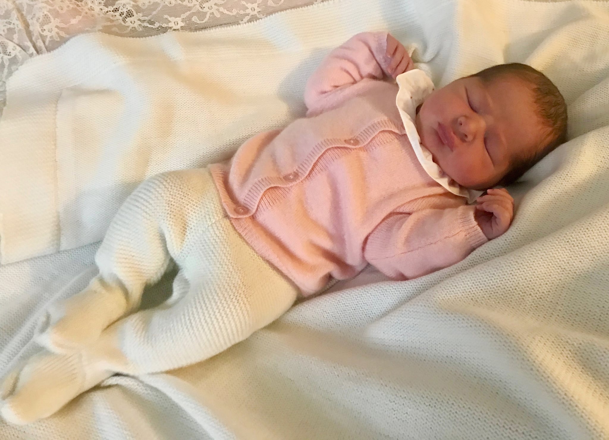 H.K.H. Prinsessan Madeleine och herr Christopher O'Neill fick fredagen den 9 mars 2018 klockan 00.41, en dotter på Danderyds sjukhus. Vikt: 3465 gram. Längd: 50 cm. Herr O'Neill var med på Danderyds sjukhus under hela förlossningen. - Vi är mycket glada över tillökningen i vår familj och att Leonore och Nicolas har fått sitt efterlängtade syskon. De ser mycket fram emot att träffa sin nya lillasyster, säger herr O'Neill. HRH Princess Madeleine and Mr Christopher O'Neill have had a daughter. On Friday the 9th March at 00.41, Princess Madeleine gave birth to a daughter at Danderyd Hospital in Stockholm. Weight: 3465 gram. Length: 50 cm. Mr O'Neill was present at Danderyd Hospital throughout the birth. 