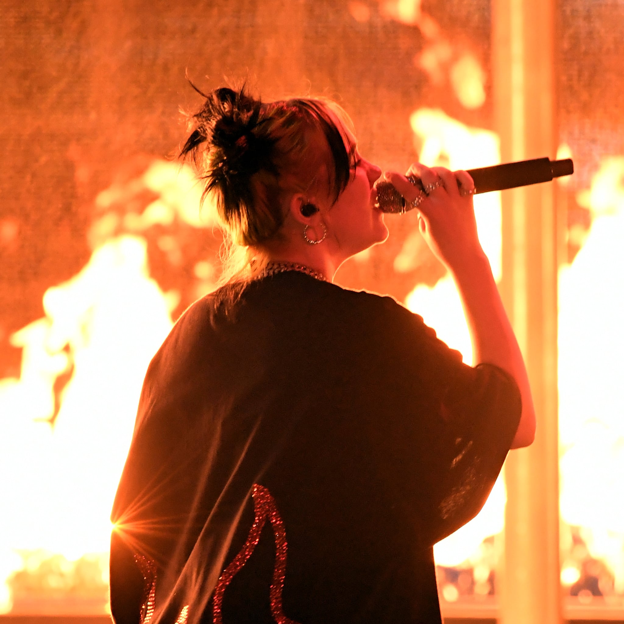 Billie Eilish S 2019 American Music Awards Performance Video Popsugar Entertainment