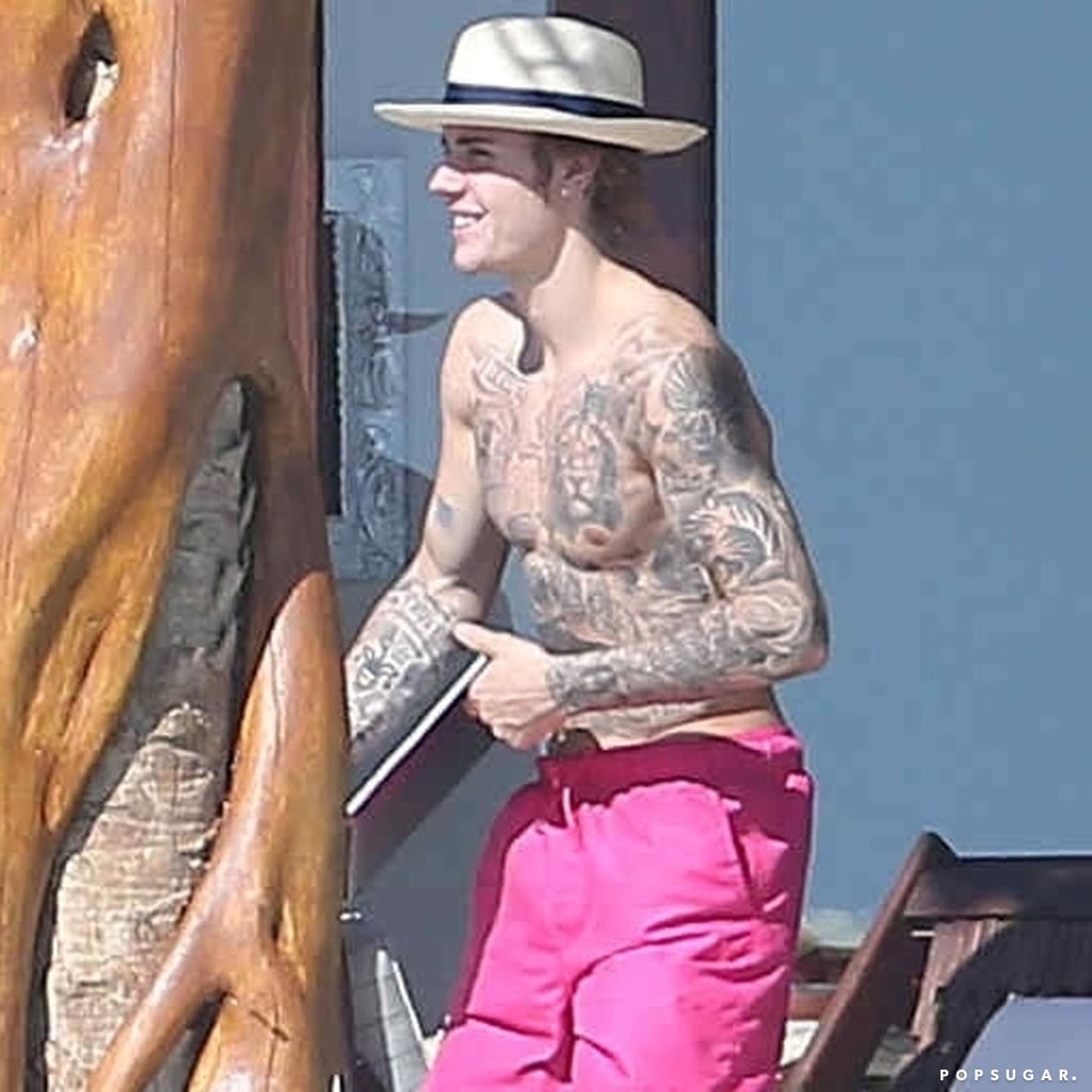Justin Bieber Shirtless In Mexico Pictures December 2017 Popsugar Celebrity This justin bieber photo contains six pack, abs, ab crack, and flat stomach. justin bieber shirtless in mexico