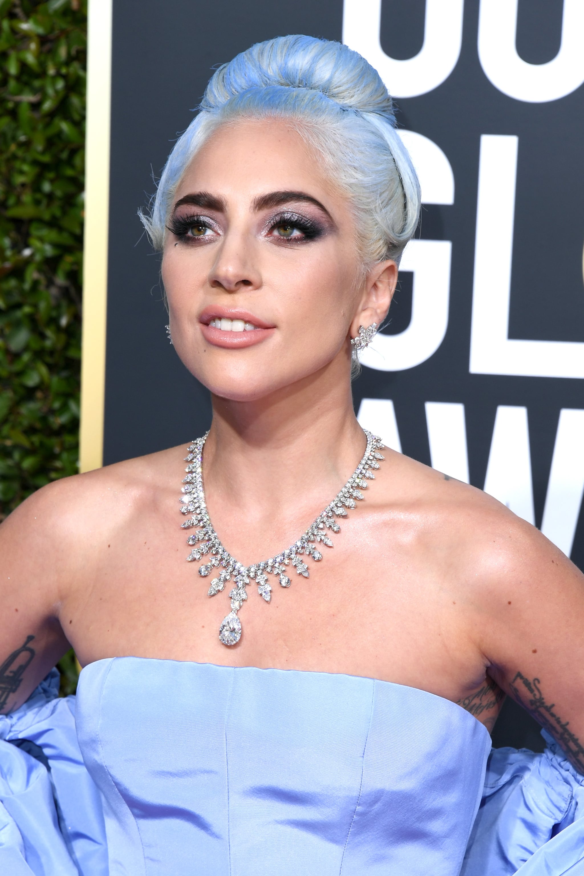 Lady-Gaga-Blue-Hair-Golden-Globes.jpg