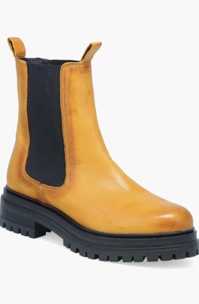 How to Wear Chelsea Boots