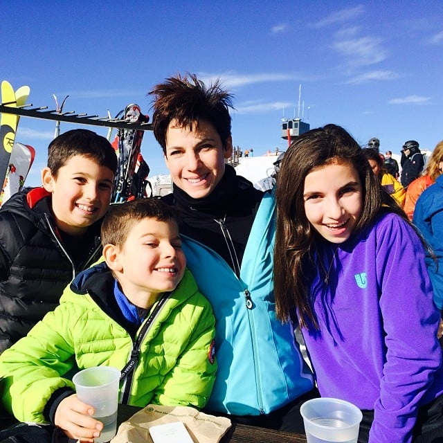 Jessica Seinfeld was surrounded by her kids atop a mountain on their Winter break.
Source: Instagram user jessseinfeld