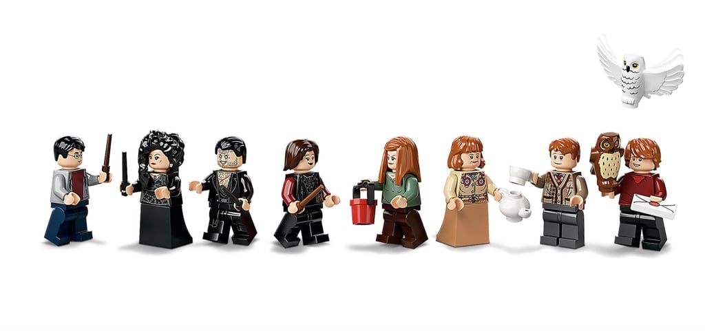 The Minifigures in the Lego Harry Potter Attack on the Burrow Set