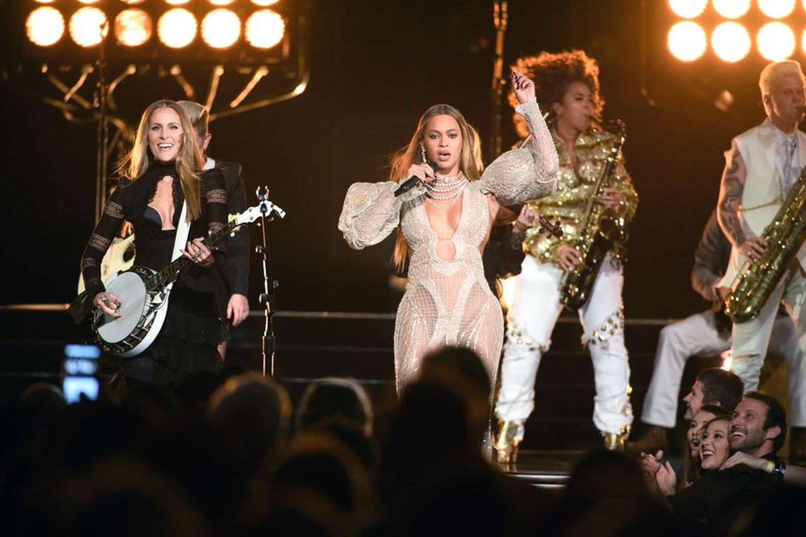Beyonce at the CMA Awards 2016 Pictures | PS Celebrity