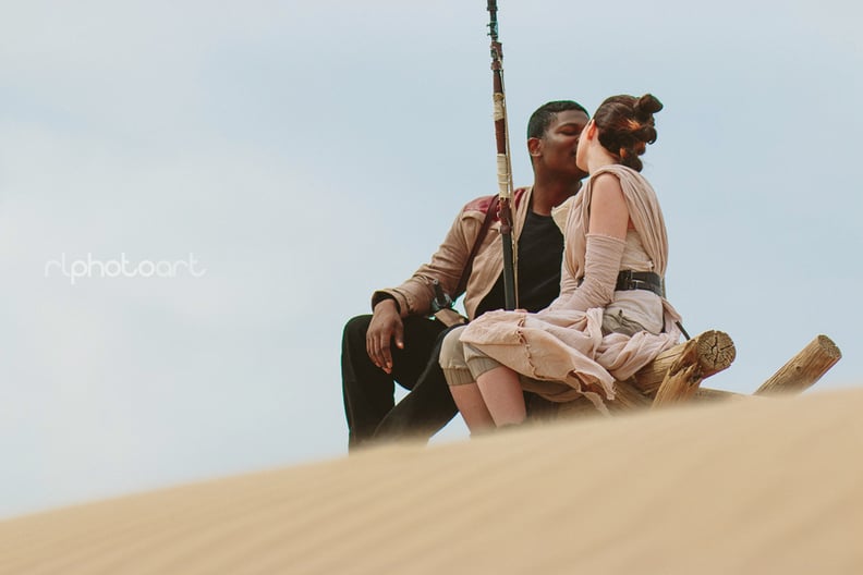 Rey and Finn kissing on a sand dune.