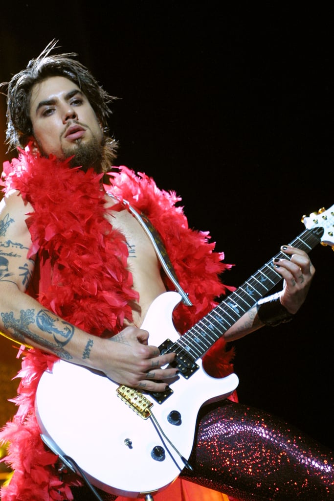 Dave Navarro wore a red feather boa in 2003 (naturally).