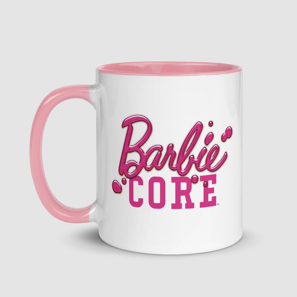 Barbiecore脚本标志的杯子