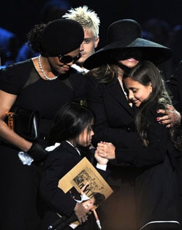 Video Of Paris Jackson Breaking Down At Memorial Service Of Her Father Michael Jackson Plus Round Up Of Other News Popsugar Celebrity Uk
