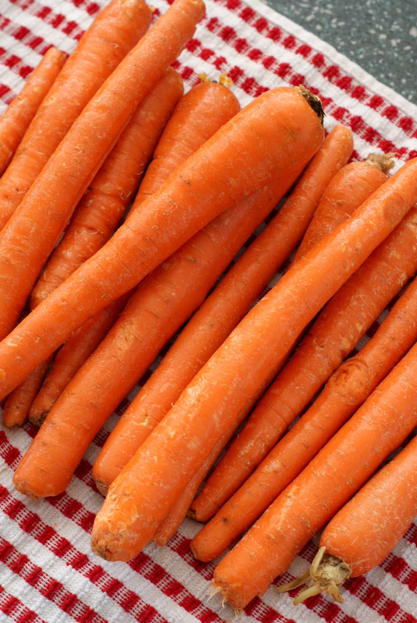 Cinnamon Butter Baked Carrots recipe: pile of raw carrots