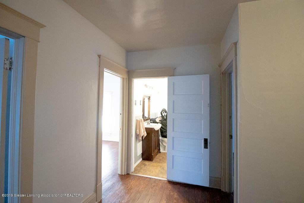 Real Estate Agent Poses as Ghostface in Listing Pictures