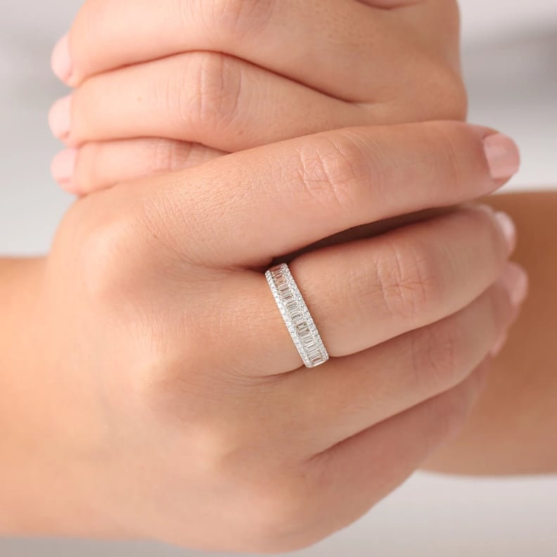 第二订婚戒指的想法:LondonFineJewelry成长方形的钻石戒指