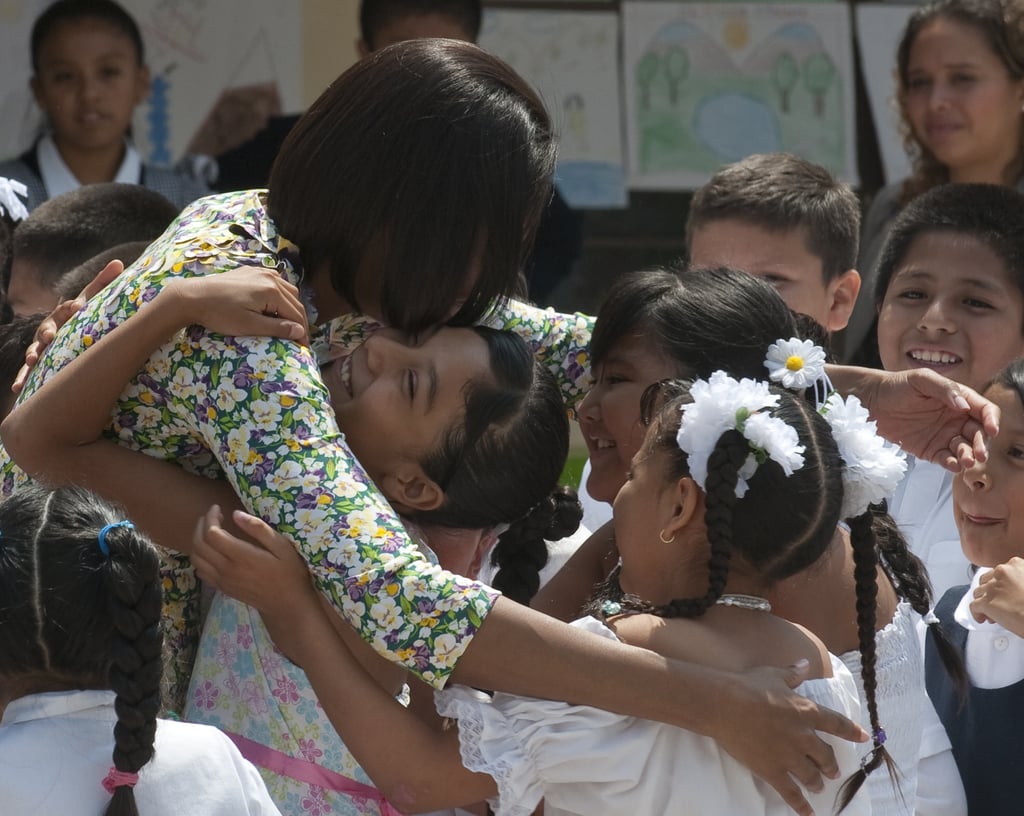 When had an epic group hug during her visit to a school in Mexico City