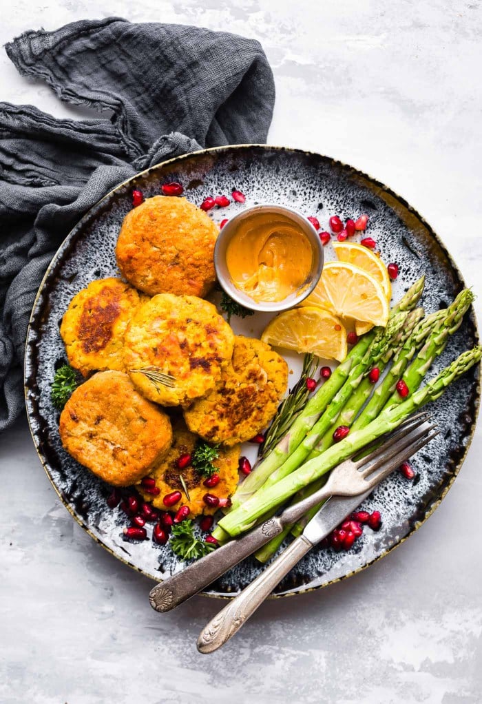 Easy Paleo Salmon Cakes