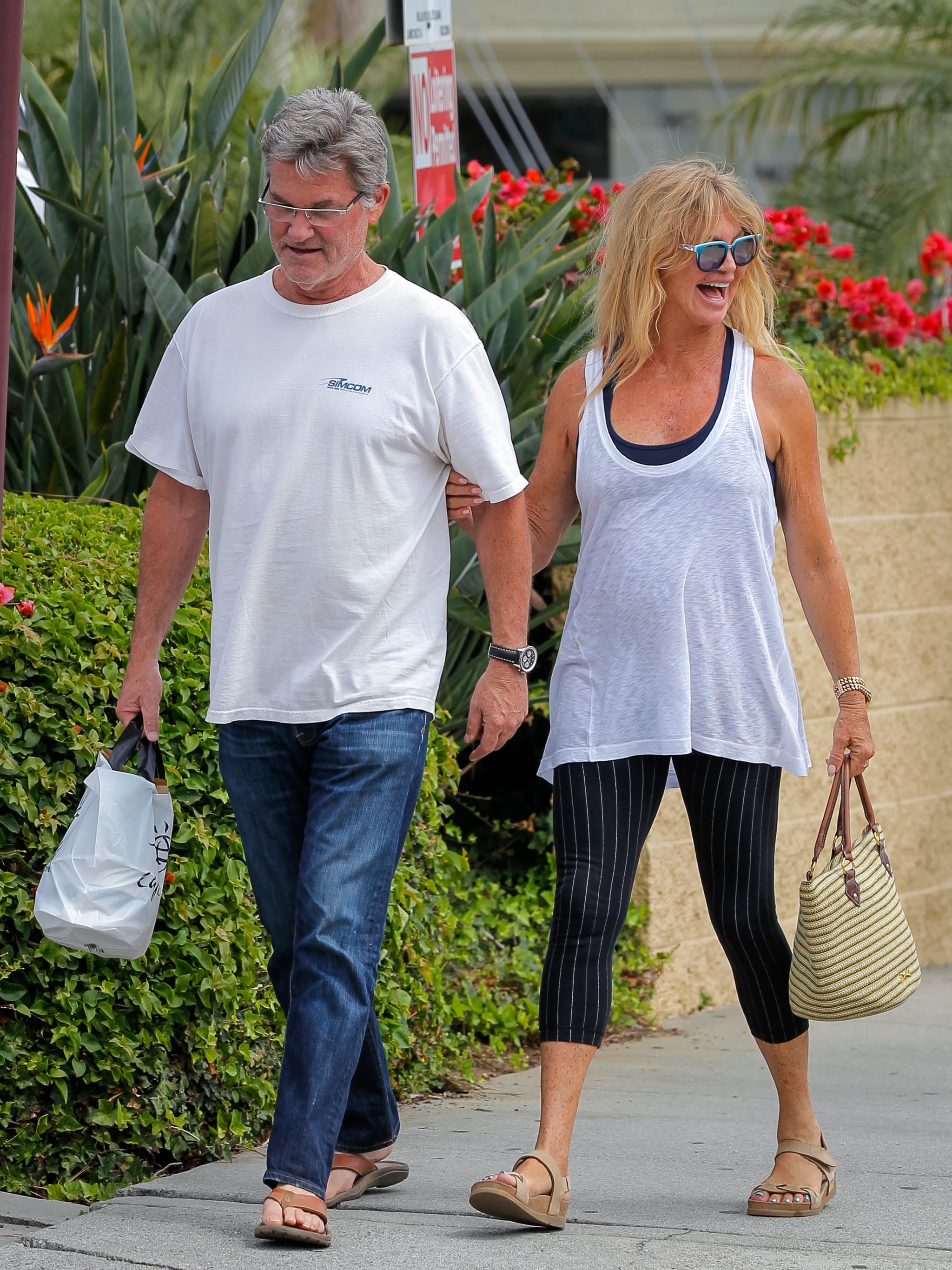 Kurt Russell And Goldie Hawn Walking In La Pictures Popsugar Celebrity