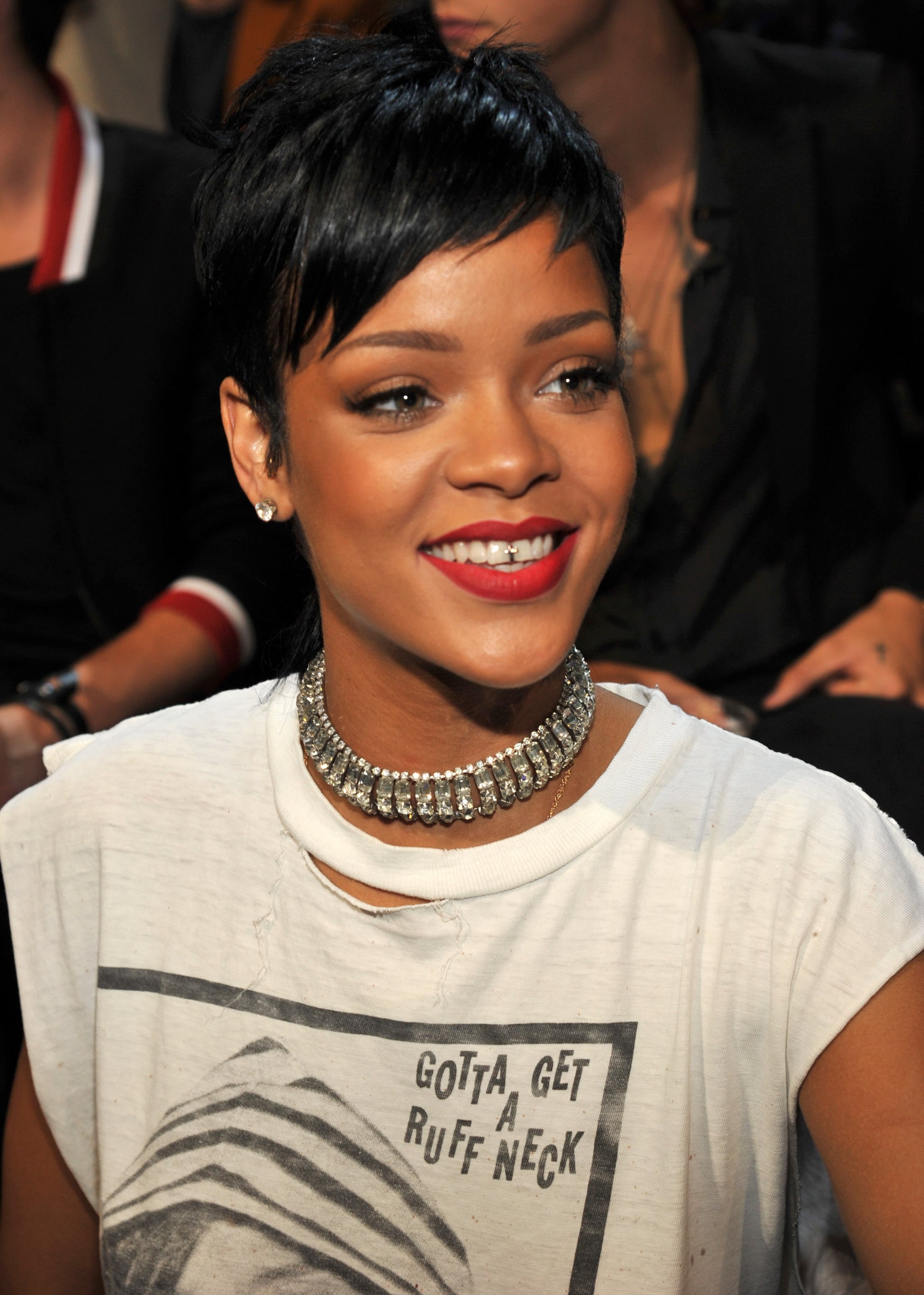 Rihanna Paired Her Tiny Grills With Red Lipstick And A Mullet See All The Gorgeous And Outrageous Beauty Looks From The Vmas Popsugar Beauty Photo 15