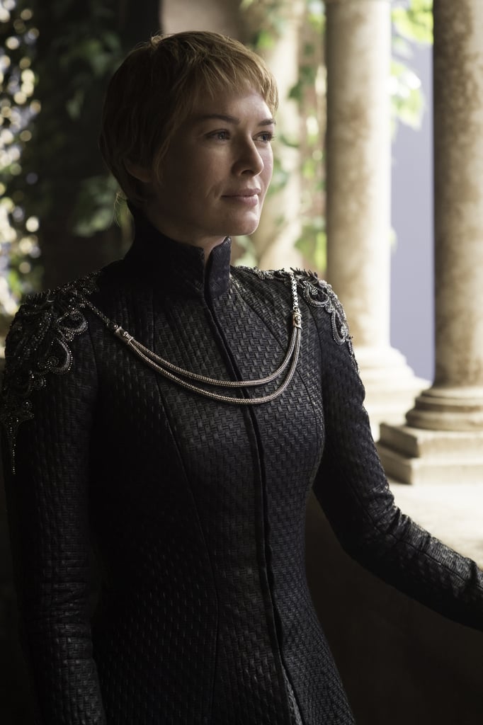 She also takes the statement necklace trend a step further, wearing a statement chain instead.
