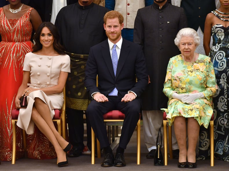 TOPSHOT - (L-R) Meghan, Duchess of Sussex, Britain's Prince Harry, Duke of Sussex and Britain's Queen Elizabeth II pose for a picture during the Queen's Young Leaders Awards Ceremony on June 26, 2018 at Buckingham Palace in London. (Photo by John Stillwel