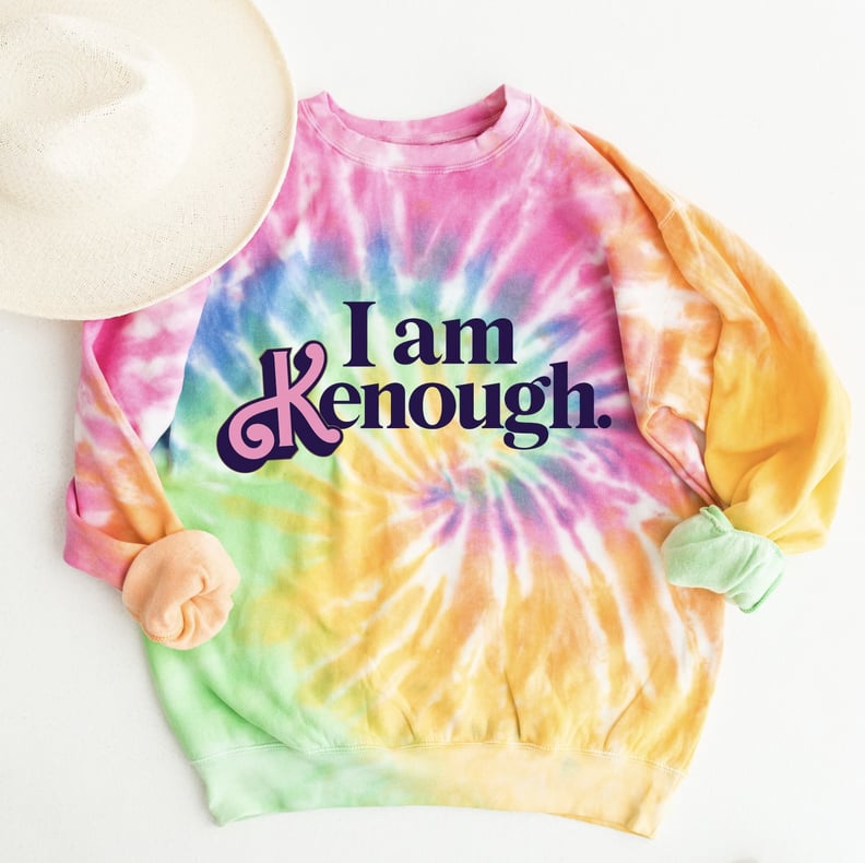 芭比营销上的衣服:“我Kenough”运动衫