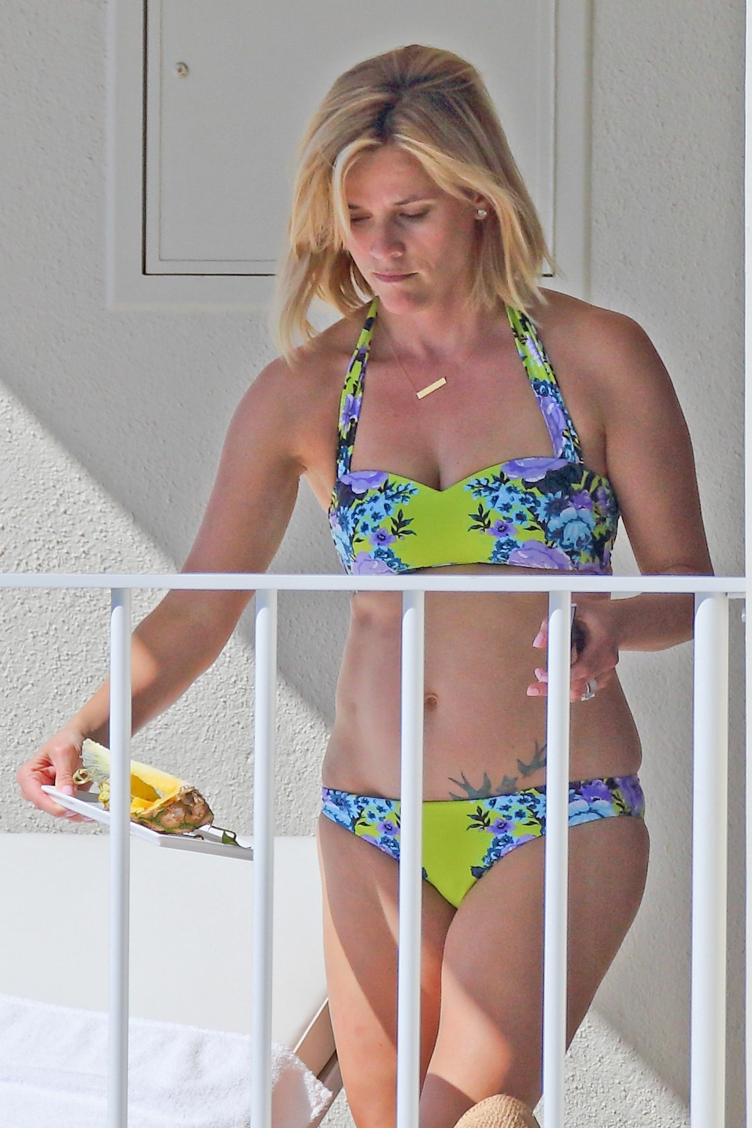 Reese Witherspoon Bikini Pictures. 