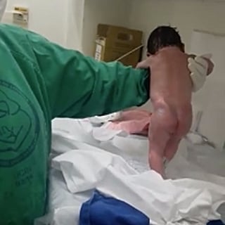 This Newborn Walking in the Delivery Room Is Making Jaws Drop