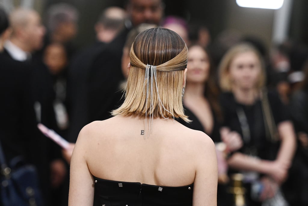 米莉·阿尔科克在金球奖上的隐形发链