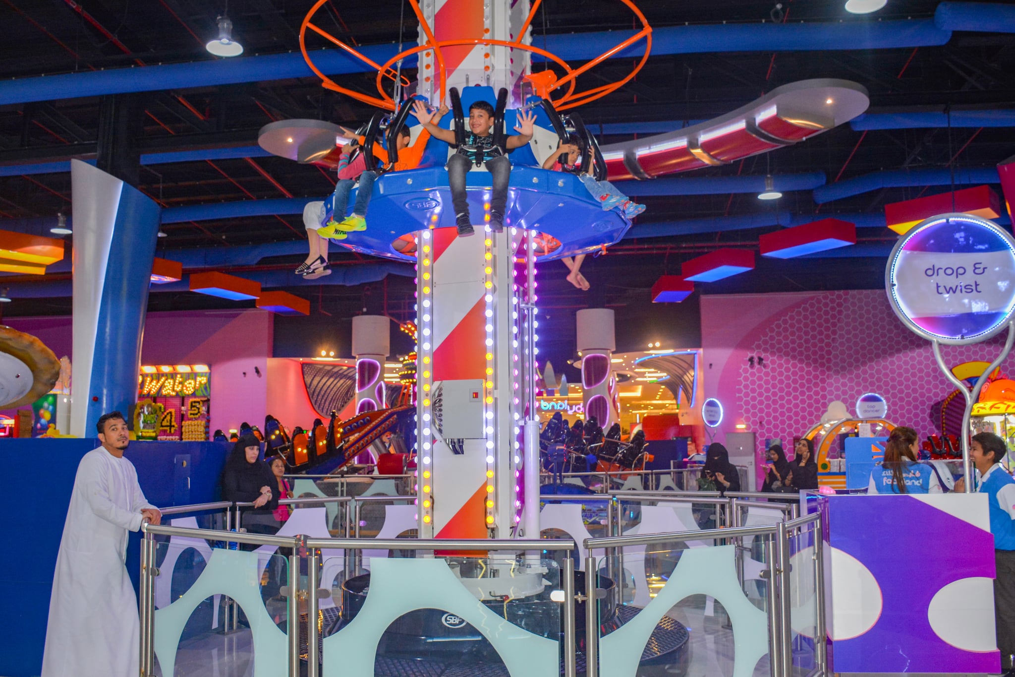 f111c335a74b9175 Drop N Twist Tower at FabylandDeerfields Mall Abu Dhabi