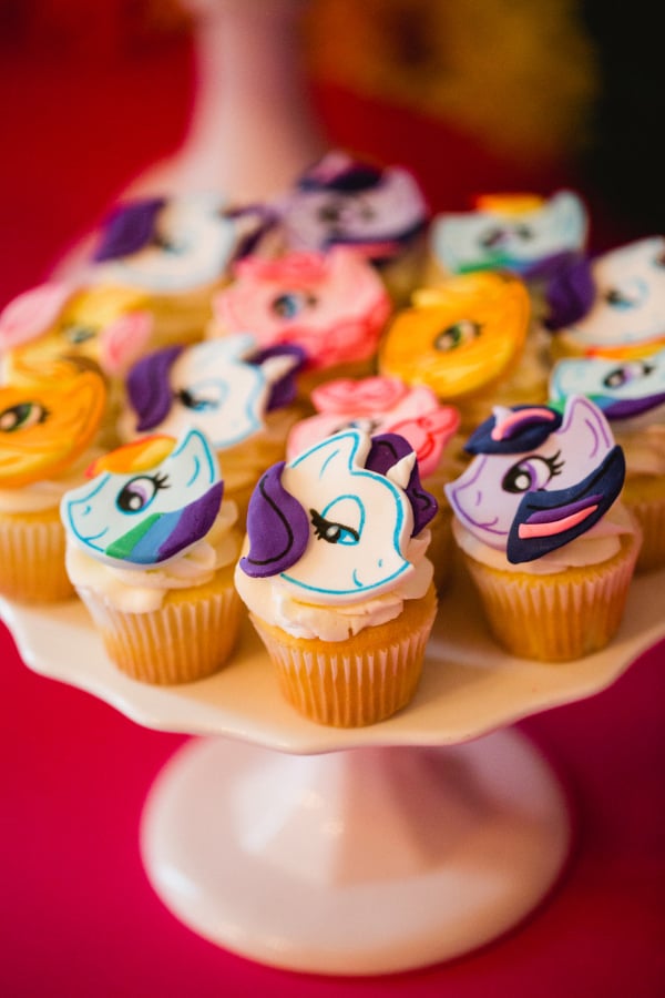 Lynlee is an extremely talented fondant artist with a book to prove it! She puts together fabulous step-by-step tutorials teaching others how to re-create her fondant creations.
