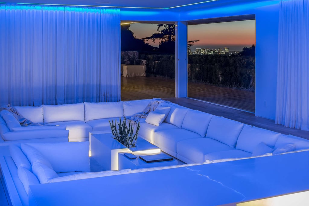 Orlando Bloom Buys Beverly Hills Pavilion 2017