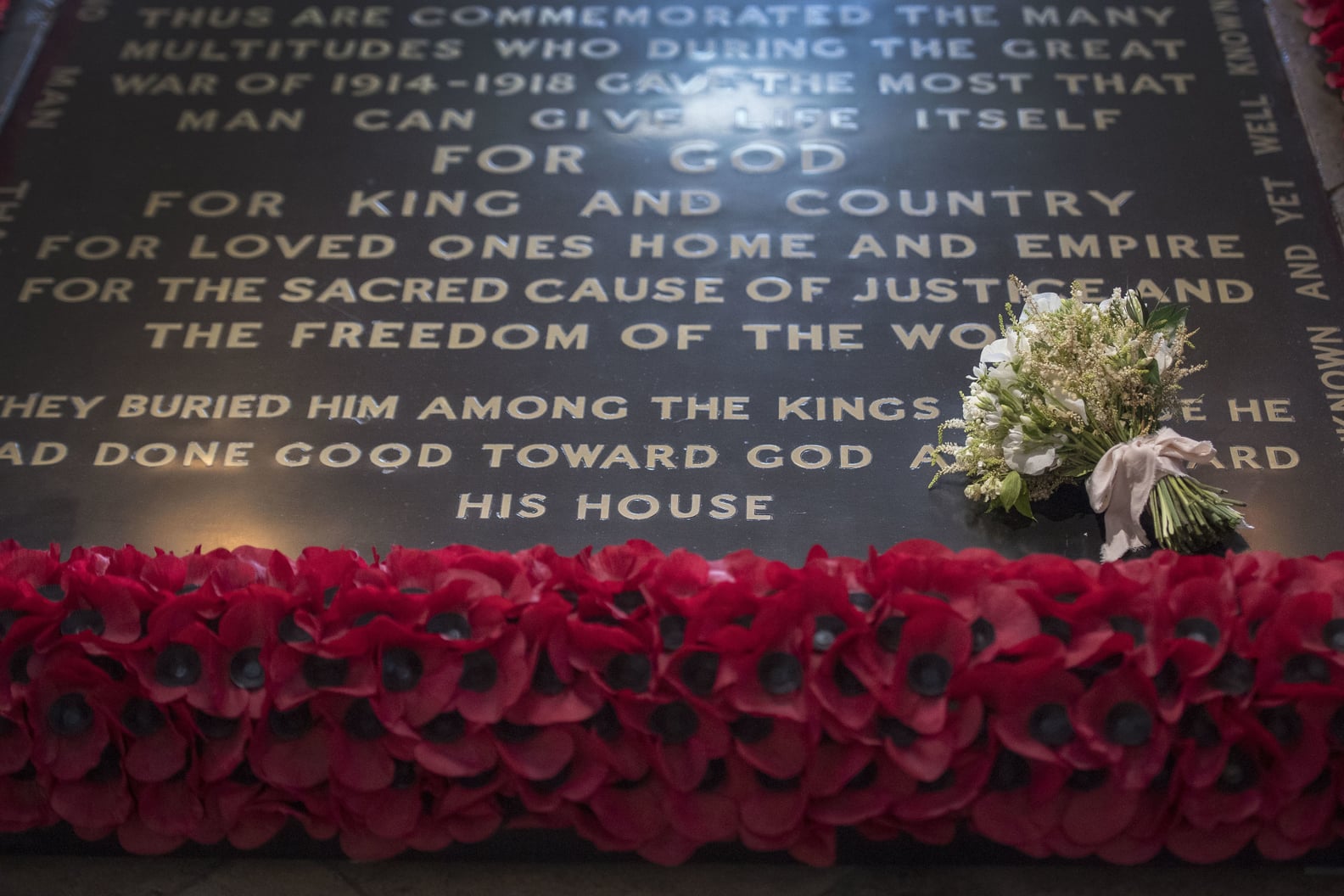 Meghan Markle's Wedding Bouquet on Unknown Soldier's Grave PS Celebrity