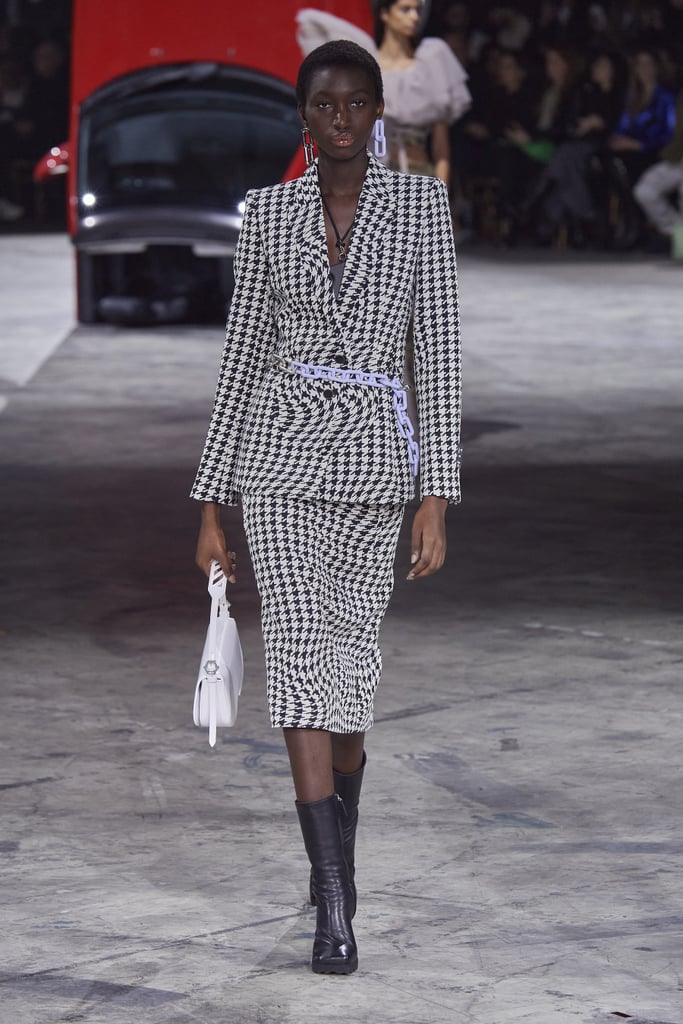 Gigi, Bella, and Yolanda Hadid Walk in the Off-White Show