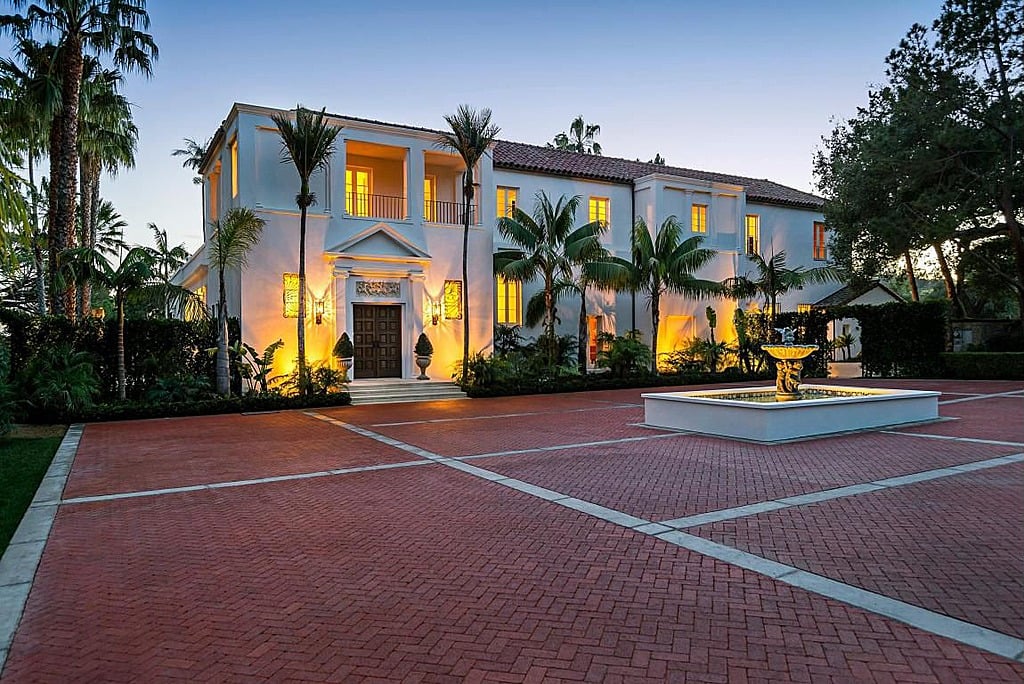 Even the driveway is designed with aesthetics in mind.