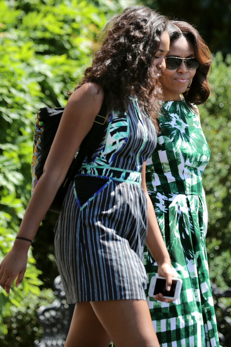 When Michelle and Sasha matched outfits as they headed out for a family vacation.
